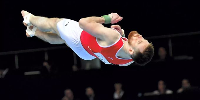 Benjamin Gischard zeigte auch im Final am Boden eine starke Leistung und verpasst eine Medaille als Vierter nur knapp Benjamin Gischard zeigte auch im Final am Boden eine starke Leistung und verpasst eine Medaille als Vierter nur knapp