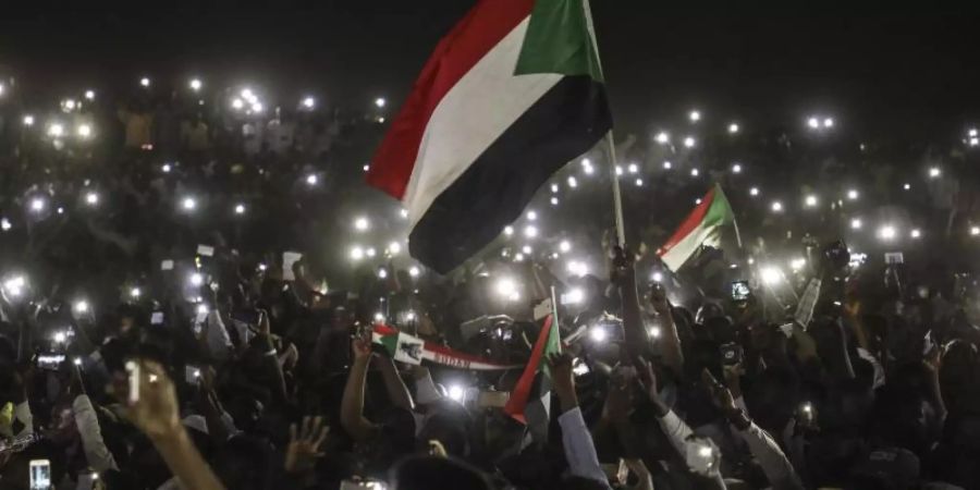 Die Opposition im Sudan will vorerst nicht weiter mit der Militärführung über die Bildung einer Übergangsregierung verhandeln und hat stattdessen zu neuen Massenprotesten aufgerufen. Foto: AP