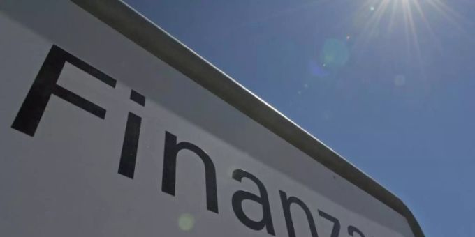 Frankfurt/Main - Bundesweite Steuer-Razzia nach «Panama Papers»-Auswertung
