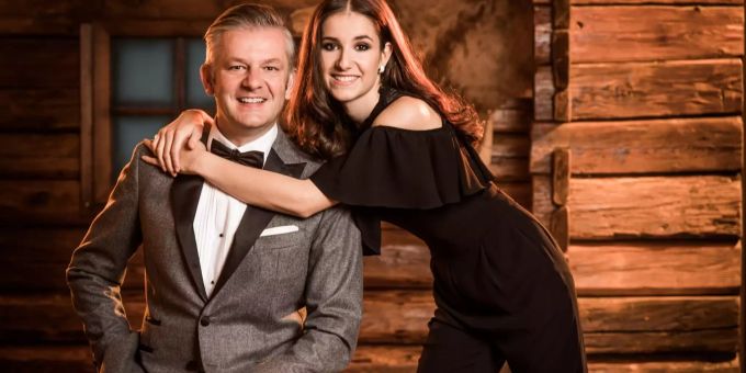 Rainer Maria Salzgeber und seine Tochter Cloé. promis