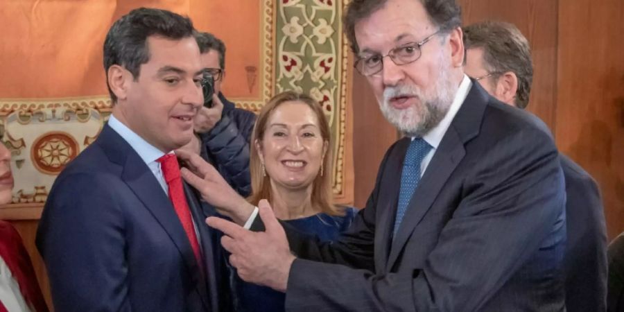 Former Spanish prime minister Mariano Rajoy (R) is testifying as a witness in the trial of Catalan separatist leaders