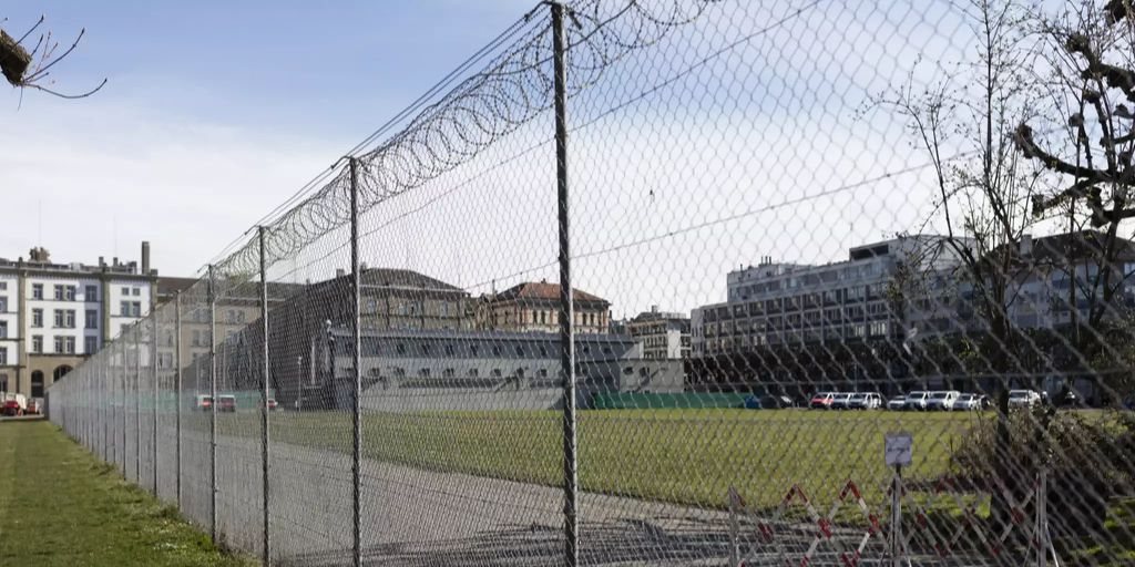 The fence falls and the barracks meadow in Zurich becomes freely accessible