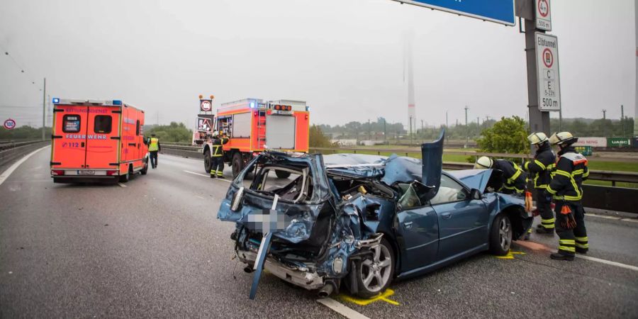 Die Autobahn 7 musste für eine Stunde gesperrt werden.