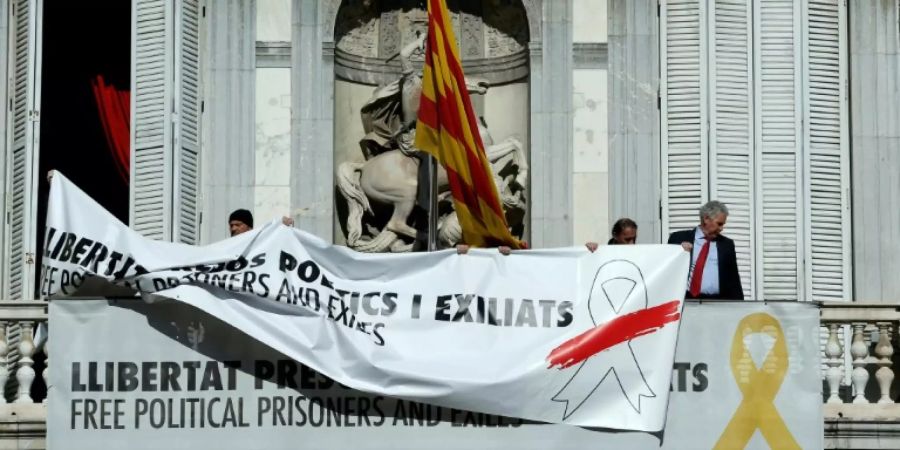 Transparentwechsel am Regierungssitz in Barcelona