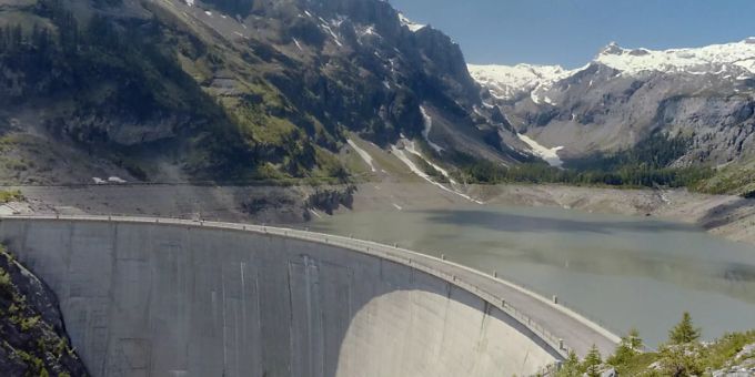 Das Parlament hat entschieden, den maximalen Wasserzins bei 110 Franken zu belassen. (Archivbild) Das Parlament hat entschieden, den maximalen Wasserzins bei 110 Franken zu belassen. (Archivbild)