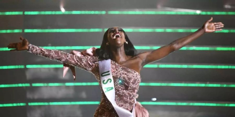 Jazell Barbie Royale beim Schönheitswettbewerb auf Platz 1