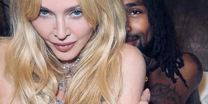 Oben ohne! - Hier posiert Madonna halbnackt mit ihrem neusten Toyboy