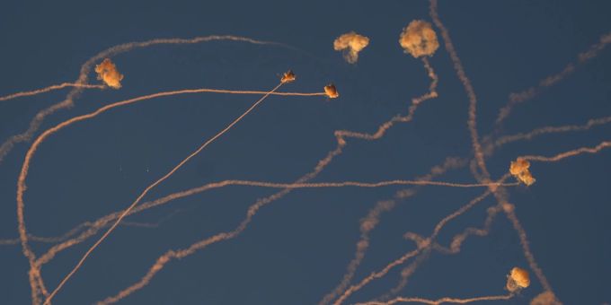 Mehrere Verletzte - Hisbollah feuert etwa 150 Raketen auf Israel ab