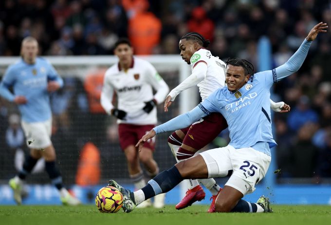 Manuel Akanji im Einsatz für Manchester City gegen West Ham. Manuel Akanji Manchester City