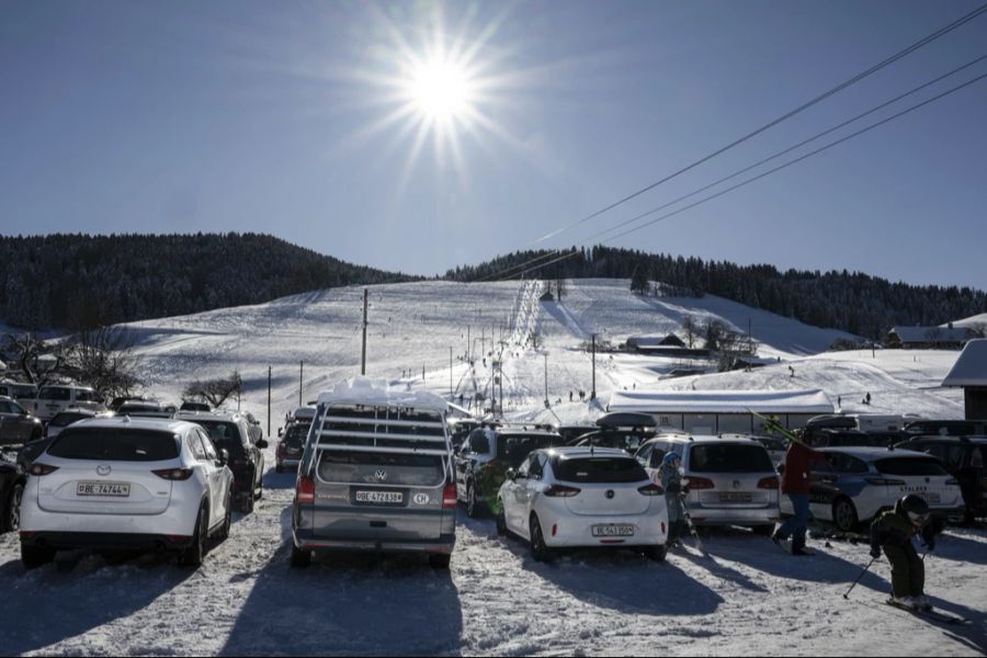 Auch in Linden im Emmental auf etwas über 900 Metern liegt noch genügend Schnee.