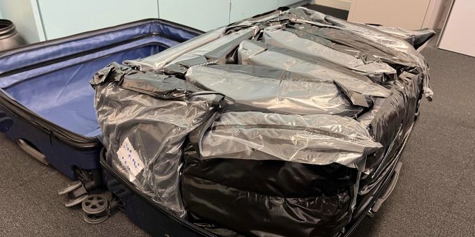 Zürich: Drogenkurier mit mehreren Kilogramm Marihuana verhaftet. Zürich:
