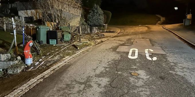 Autofahrer richtet enormen Schaden in Herisauer Vorgärten an. Unfall in Herisau