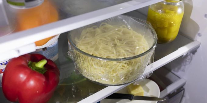 Essensreste haben bei SRF Motten angelockt. (Symbolbild) SRF