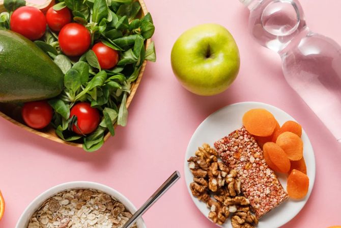 gesundes essen auf tisch