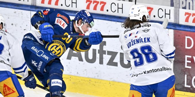 Sven Jung vom HC Davos während dem Spiel gegen den EV Zug. Sven Jung HC Davos