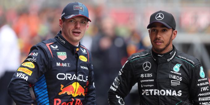 Max Verstappen galt als möglicher Nachfolger von Lewis Hamilton bei Mercedes. Max Verstappen Lewis Hamilton