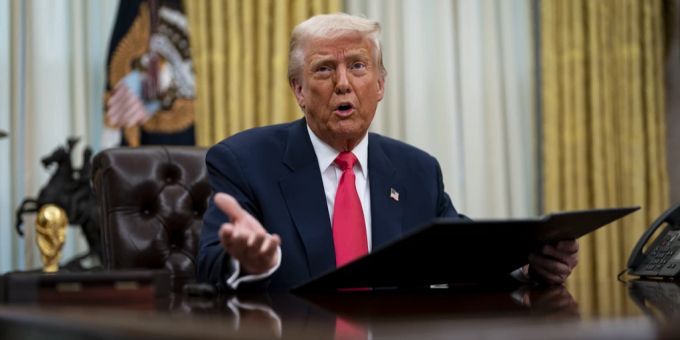 Donald Trump hob die Strafzölle für die meisten Güter aus Kanada und Mexiko wieder auf. Donald Trump