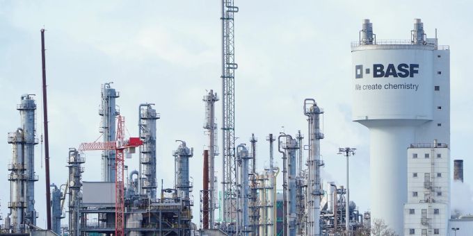 In Europa und Nordamerika erwartet BASF nur schwaches bis moderates Wachstum für die chemische Industrie. (Archivbild) BASF