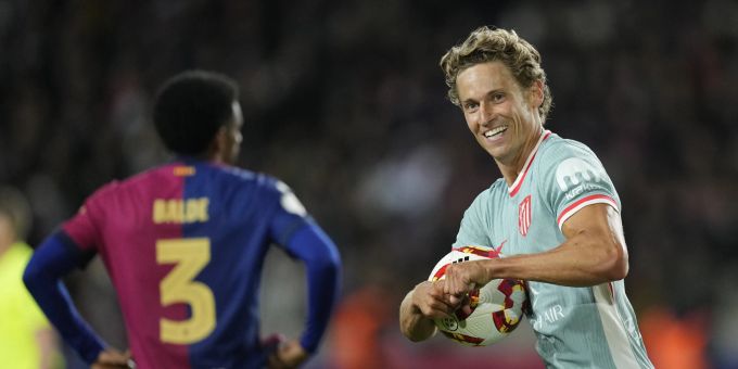 Marcos Llorente feiert sein Tor zum 3:4 im Spiel von Atlético Madrid gegen Barcelona. Copa del Rey