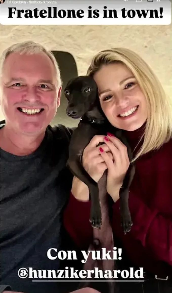 Kuscheln sich aneinander: Michelle Hunziker mit ihrem Bruder Harold und seinem Hund Yuki. Michelle Hunziker