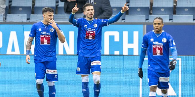 Adrian Grbic (m.) jubelt nach seinem Tor für den FC Luzern. FC LUzern