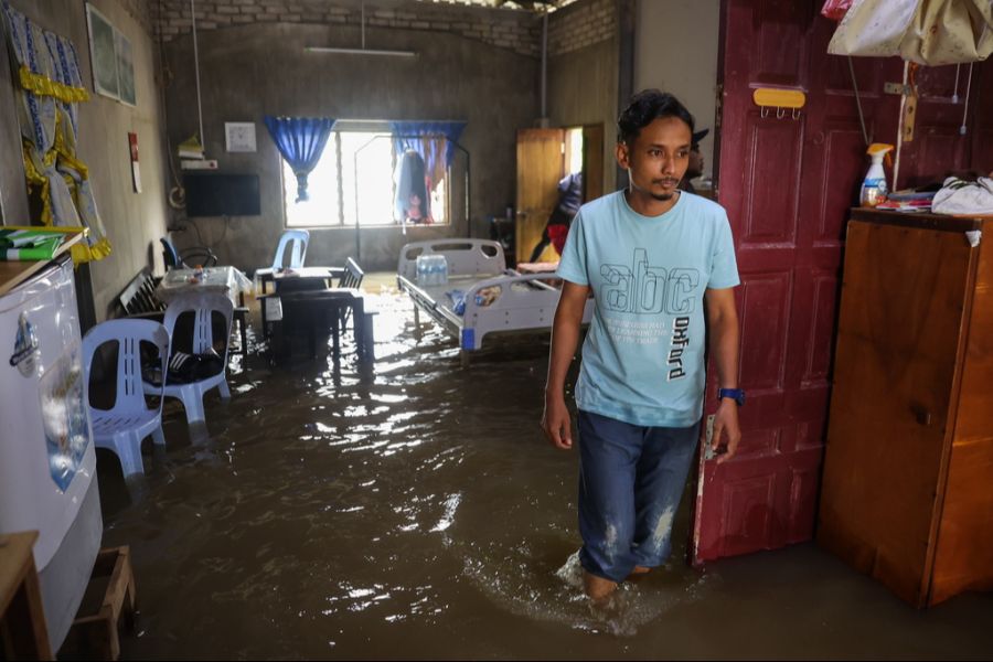 Überflutete Felder, unterbrochene Stromversorgung und zerstörte Strassen prägen das Bild in den nördlichen Bundesstaaten, wo Einsatzkräfte teils kaum zu den abgeschnittenen Dörfern vordringen können.
