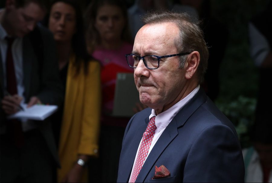 Seinen ganzen Besitz habe er eingelagert.