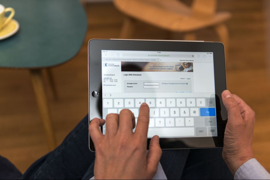 Die Opfer der Betrugsmasche werden aufgefordert, Zugänge zu «testen». Dabei erstellen sie echte Bankkonten. (Symbolbild)