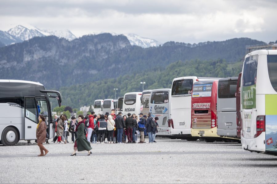 Millionen Touristen finden jedes Jahr ihren Weg in die Schweiz.
