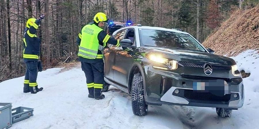 Auto auf Skipiste