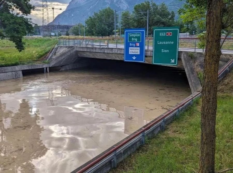 Die Autobahn A9 ist teils gesperrt.