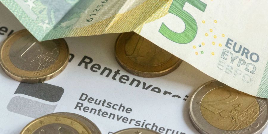 «Die Herausforderung ist kleiner als früher prognostiziert», sag die Präsidentin der Deutschen Rentenversicherung über die Sicherheit der Rente.