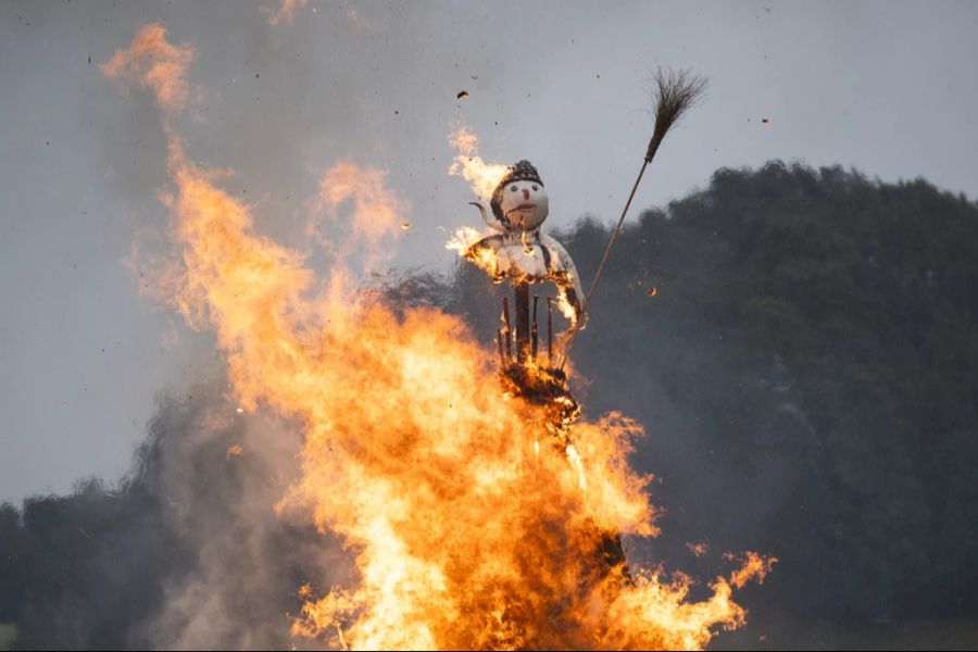 Am Ende hielt nur noch der Kopf den Flammen stand.