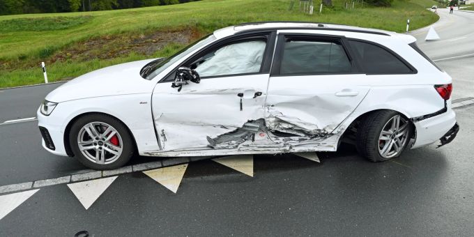 Luzern: Kollision zwischen zwei Autos. Luzern: Kollision