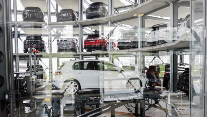 Mit seinen Batteriegeschäften fuhr VW einen höheren Verlust ein. vw