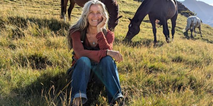 Sieglinde Zottmaier, die Ex-Partnerin von Andreas Caminada, wirkt bei «SRF bi de Lüt – Z'Alp» mit. SRF