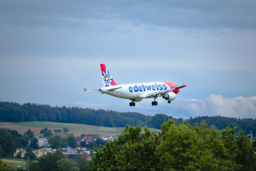 Häufig seien das Reisende, die mit einem verspäteten Zubringerflug ankommen und es dadurch nicht rechtzeitig ans Gate schaffen.