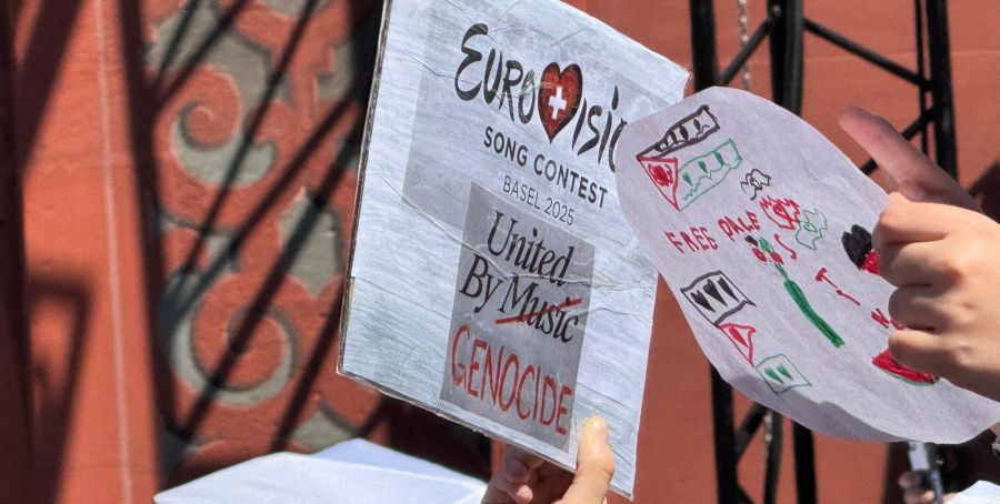 Auch Zeichnungen auf Papier wurden für den Protest angefertigt.