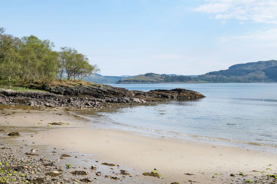 Die potenziellen Käufer erwartet unberührte Natur, wie beispielsweise dieser Strand.