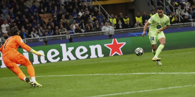 Yann Sommer (Inter Mailand) wird für seine Glanztat gegen Barcelona im Halbfinal der Champions League gefeiert. Yann Sommer Inter Mailand