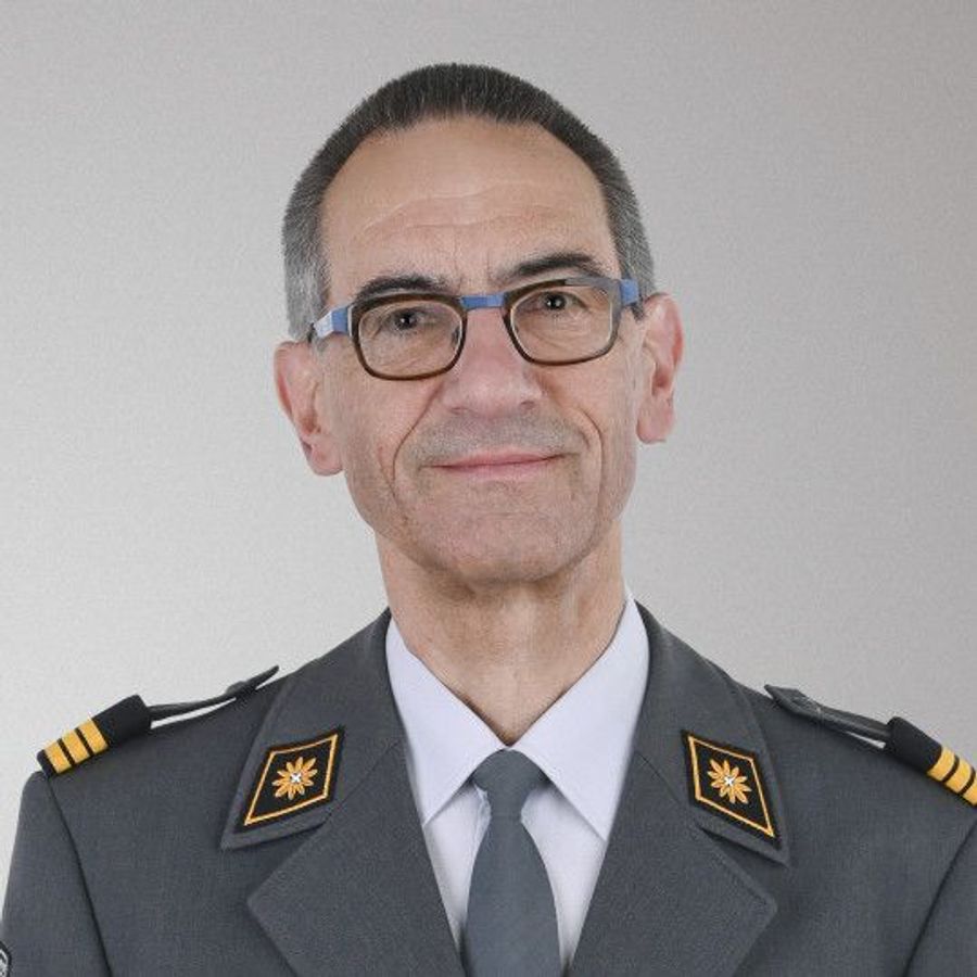 Stefan Holenstein