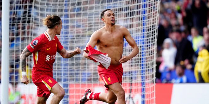 Trent Alexander-Arnold feiert sein Tor zum 1:0 von Liverpool in Leicester. FC Liverpool