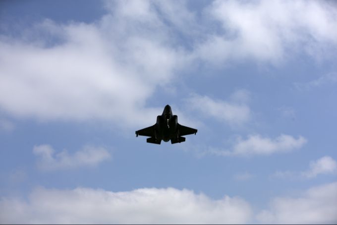 Der Skandal rund um die F-35-Maschinen führt zu grosser Kritik aus dem Bundeshaus. F-35 Kampfjet