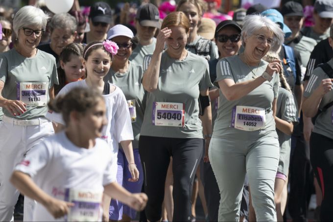 Bundesrätin Elisabeth Baume-Schneider (rechts) beim 39. Frauenlauf in Bern. Baume-Schneider Bundesrätin Frauenlauf