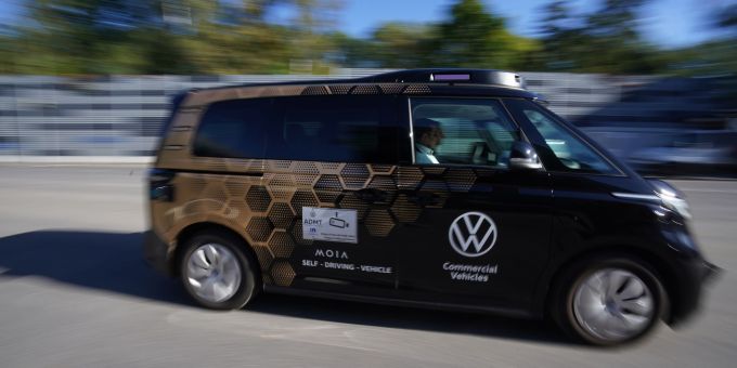 Der ID Buzz – hier noch als Prototyp – soll unter anderem in Hamburg unterwegs sein. (Archivbild) ID Buzz
