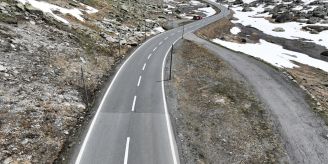 Ins Spital geflogen - Motorradfahrer (61) stürzt in Susch GR