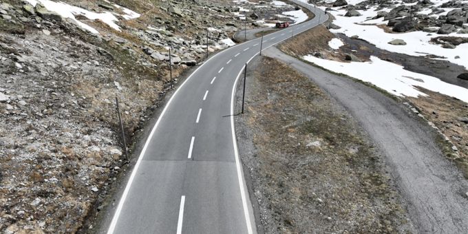 In Susch musste ein Motorradfahrer nach einem Selbstunfall ins Spital geflogen werden. Motorradunfall in Susch