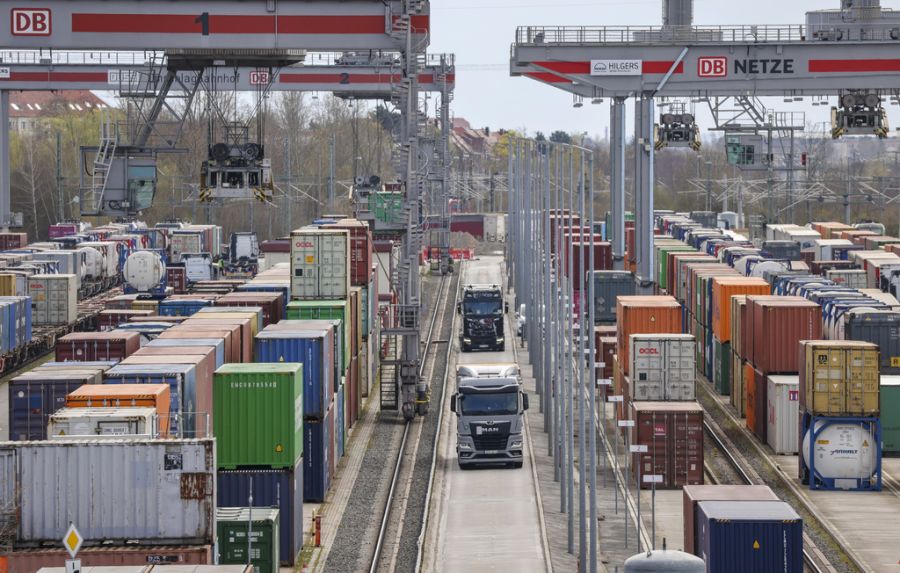 Zölle Logistik LKW Container