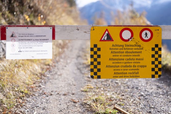 Steinschlag Warnschilder Brienz