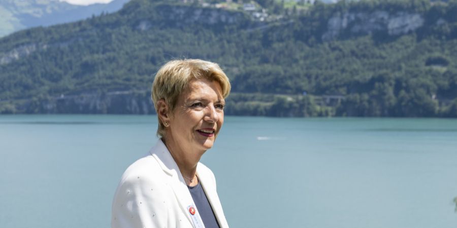 Der US-Zollhammer droht, den Nationalfeiertag zu überschatten. Auch im Ausland wird darüber berichtet.